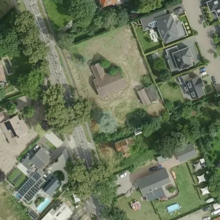 Verlaten Villa + Schuur