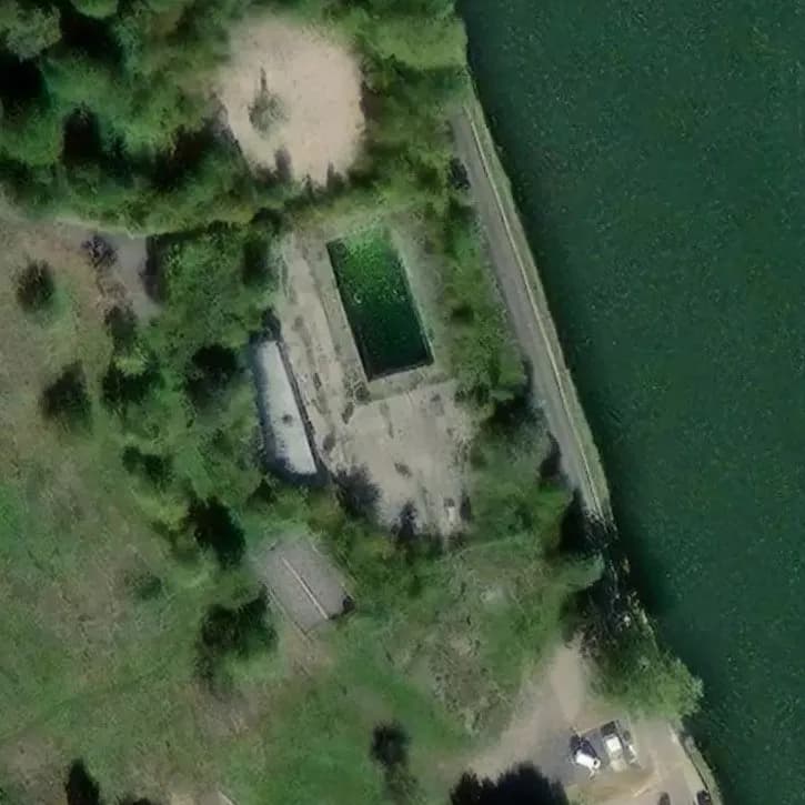 Verlaten Buitenzwembad