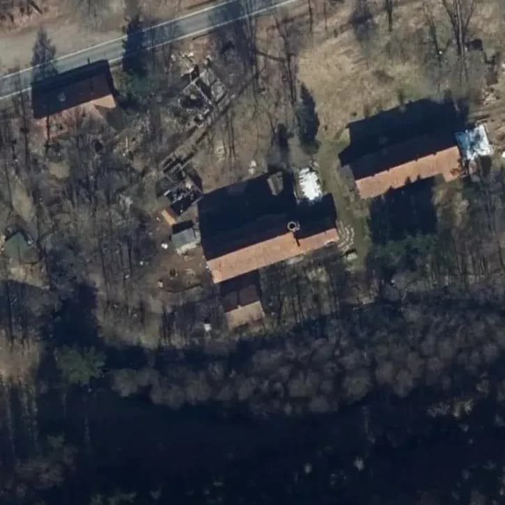 Verlaten Woning & Fabriek	