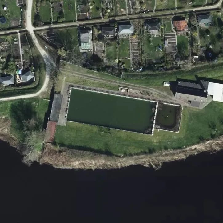 Verlaten Buitenzwembad